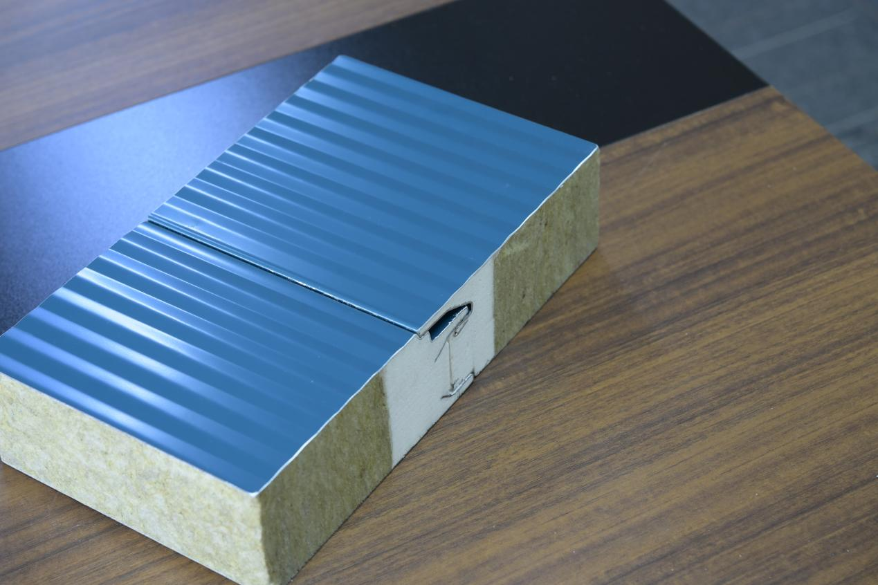 彩鋼巖棉夾芯板：打造高效節(jié)能的建筑新選擇