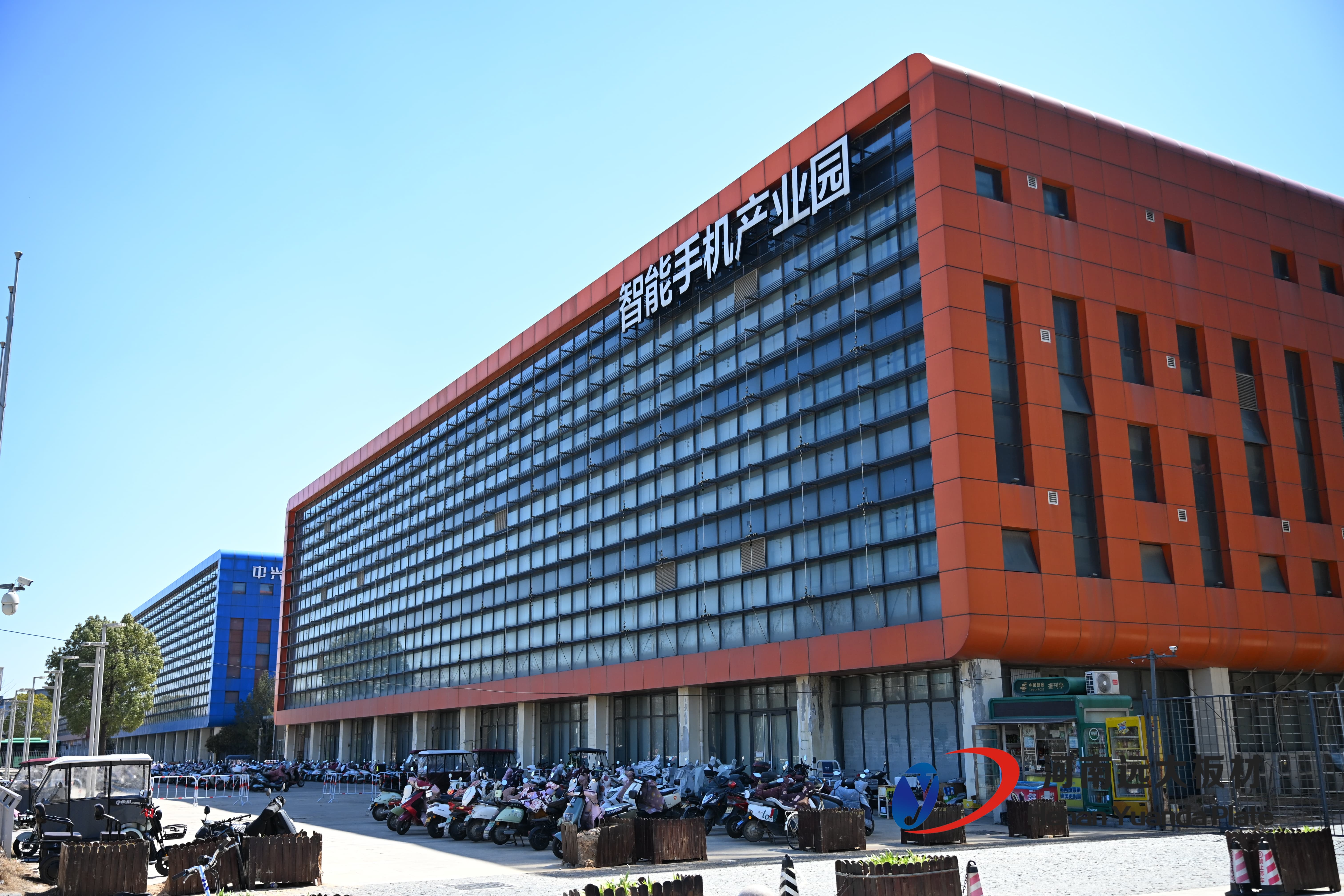 聚氨酯彩鋼板夾心巖棉板：建筑行業的優質之選(圖1)