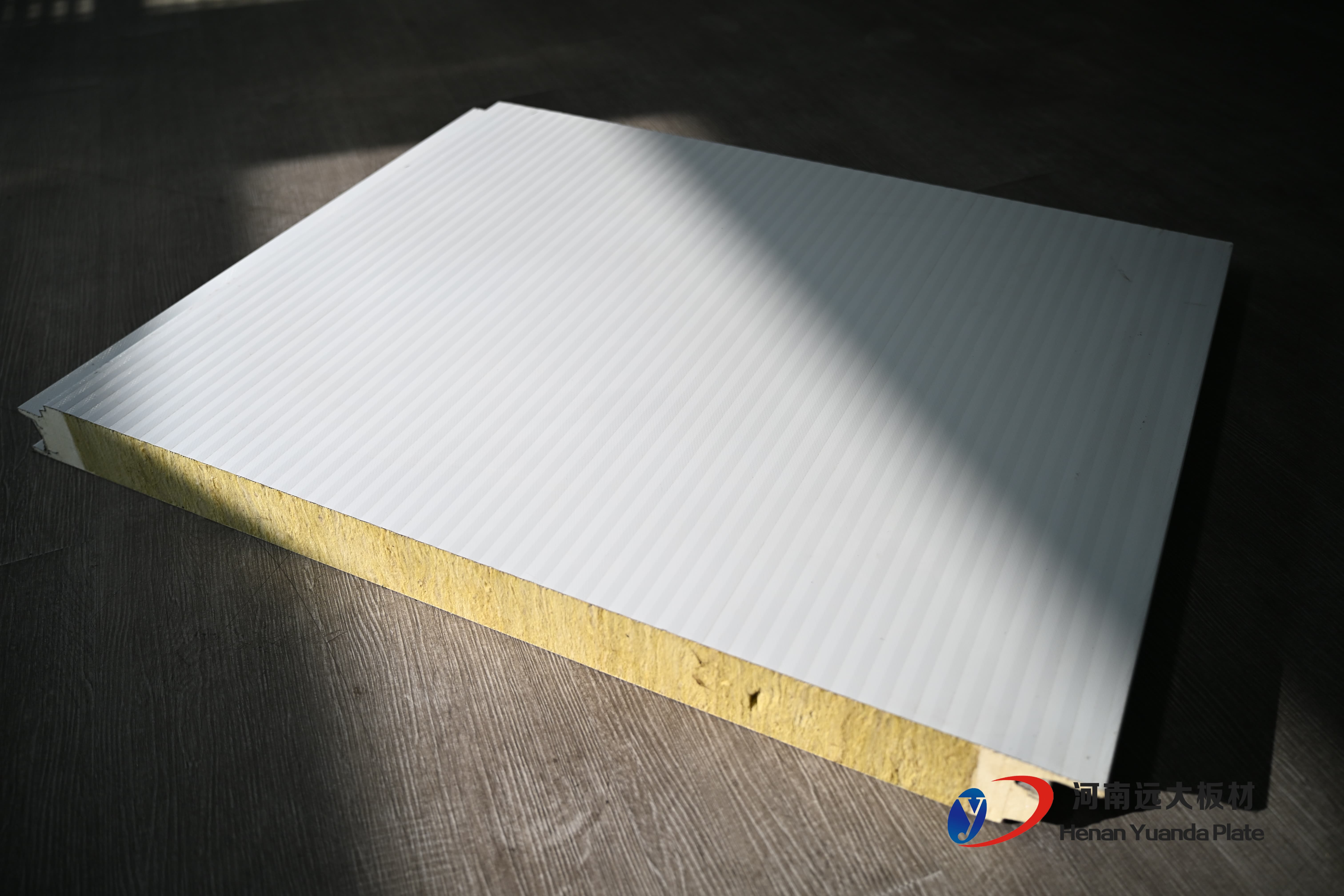 聚氨酯封邊巖棉板：防火性能、安裝技巧及行業創新(圖3)