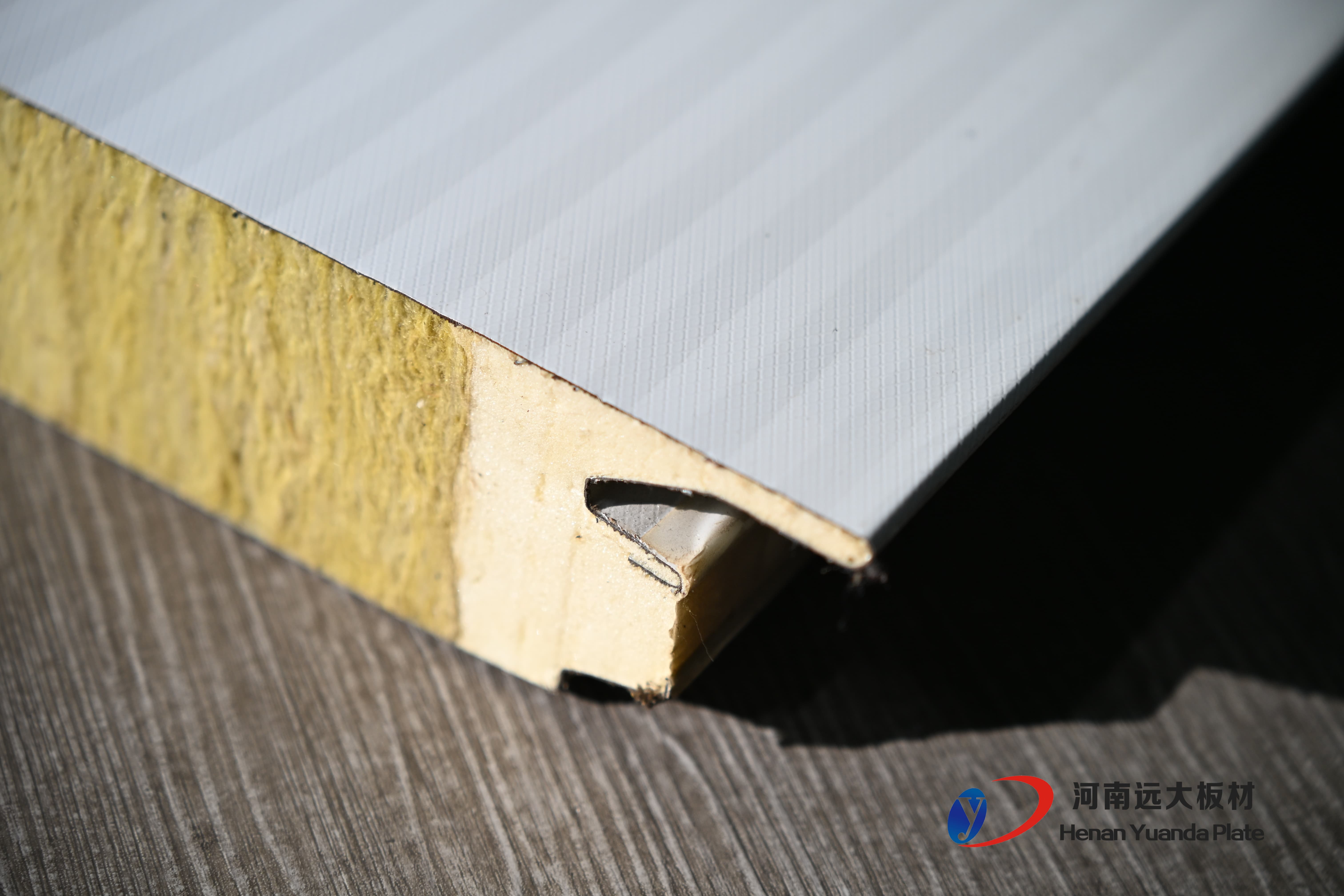 聚氨酯封邊巖棉板：防火性能、安裝技巧及行業創新(圖2)