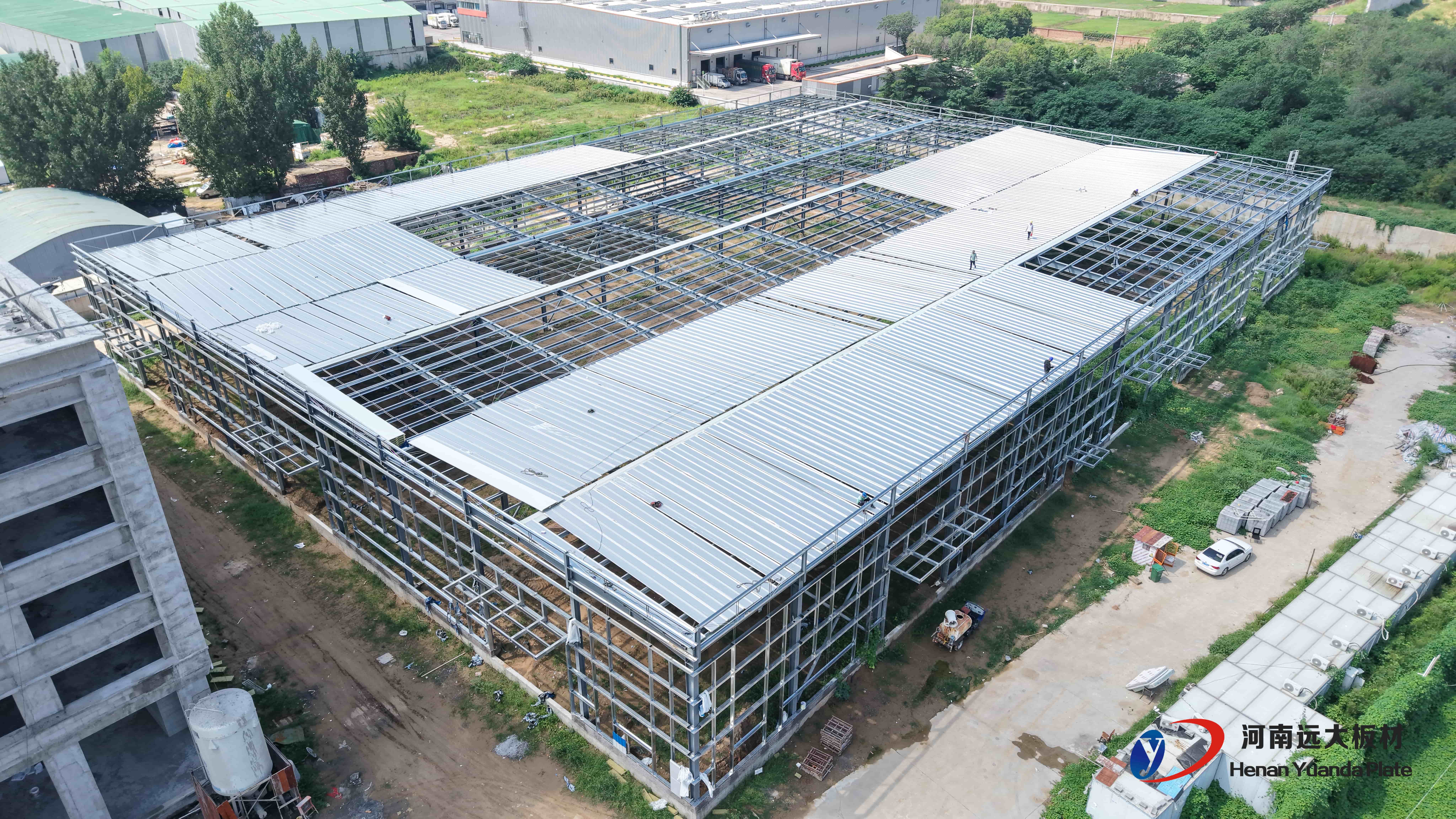 聚氨酯夾芯板和巖棉夾芯板哪個好？主要區別與選擇指南(圖3)