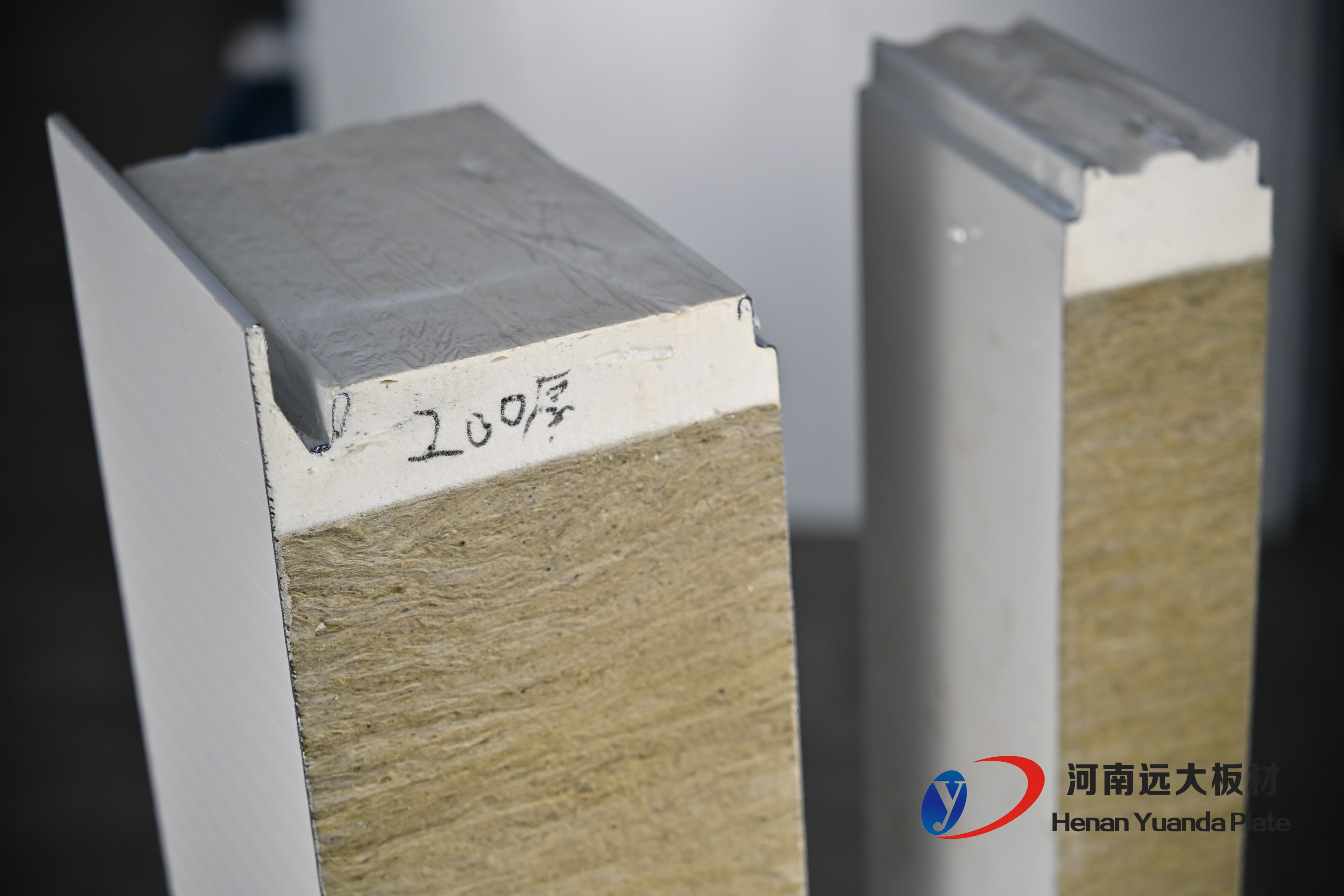 選購(gòu)聚氨酯封邊巖棉板必看！河南遠(yuǎn)大教您避開(kāi)五大陷阱，只看這四點(diǎn)！(圖1)