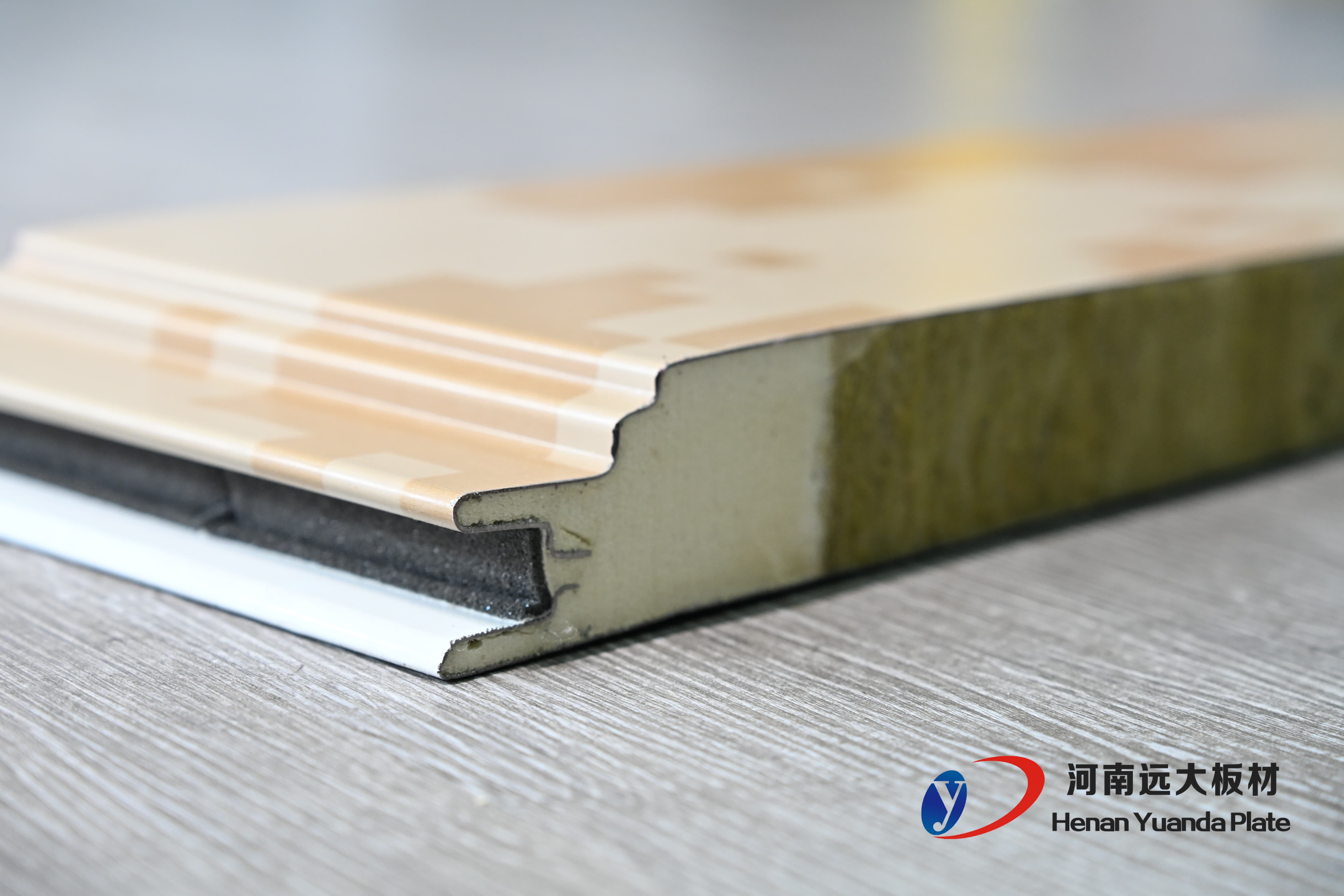 解決傳統(tǒng)巖棉板痛點(diǎn)！河南遠(yuǎn)大聚氨酯封邊巖棉板為建筑外墻注入“強(qiáng)心劑”(圖1)