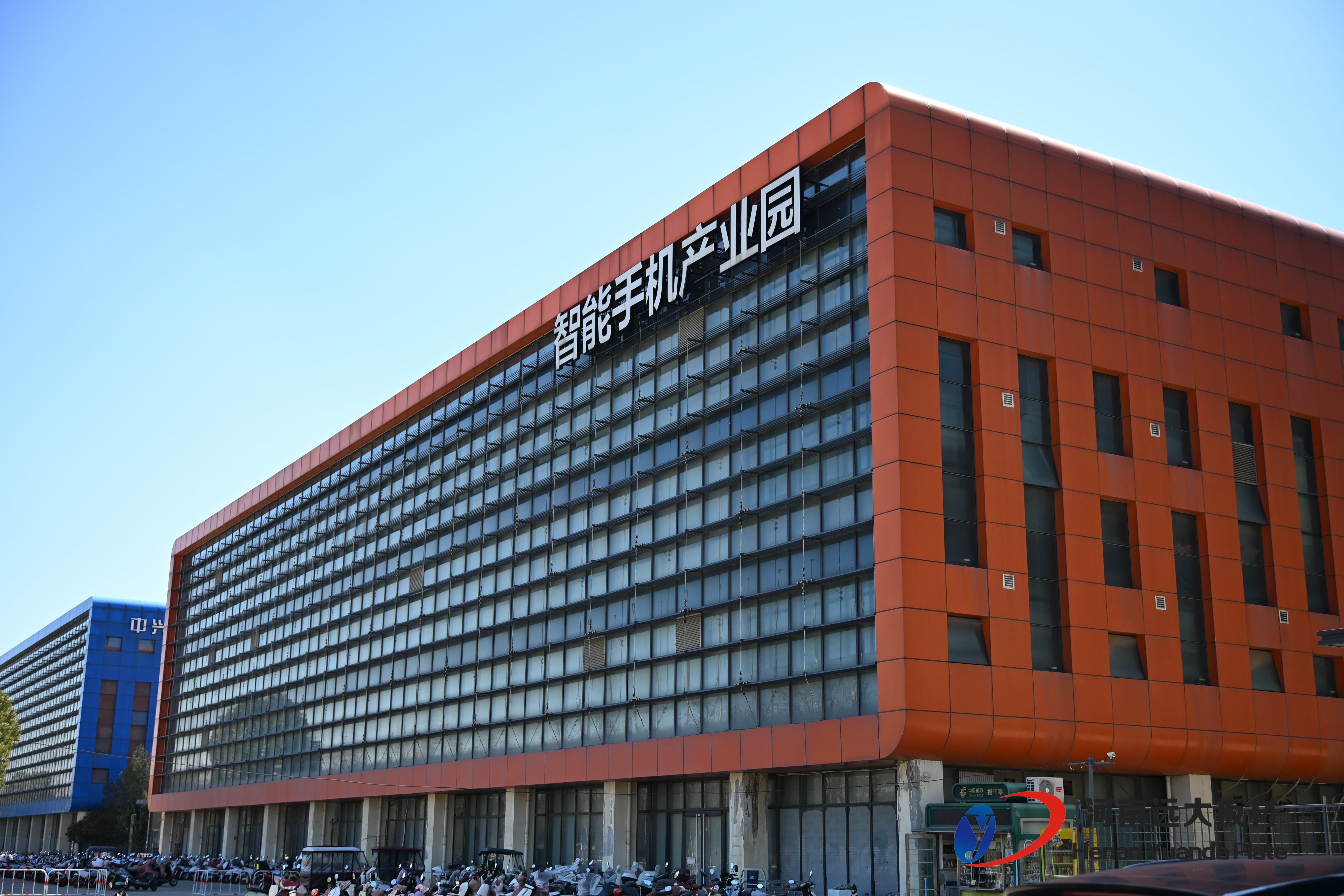 核心技術(shù)揭秘：為何我們的巖棉夾芯板十年不松馳？(圖1)