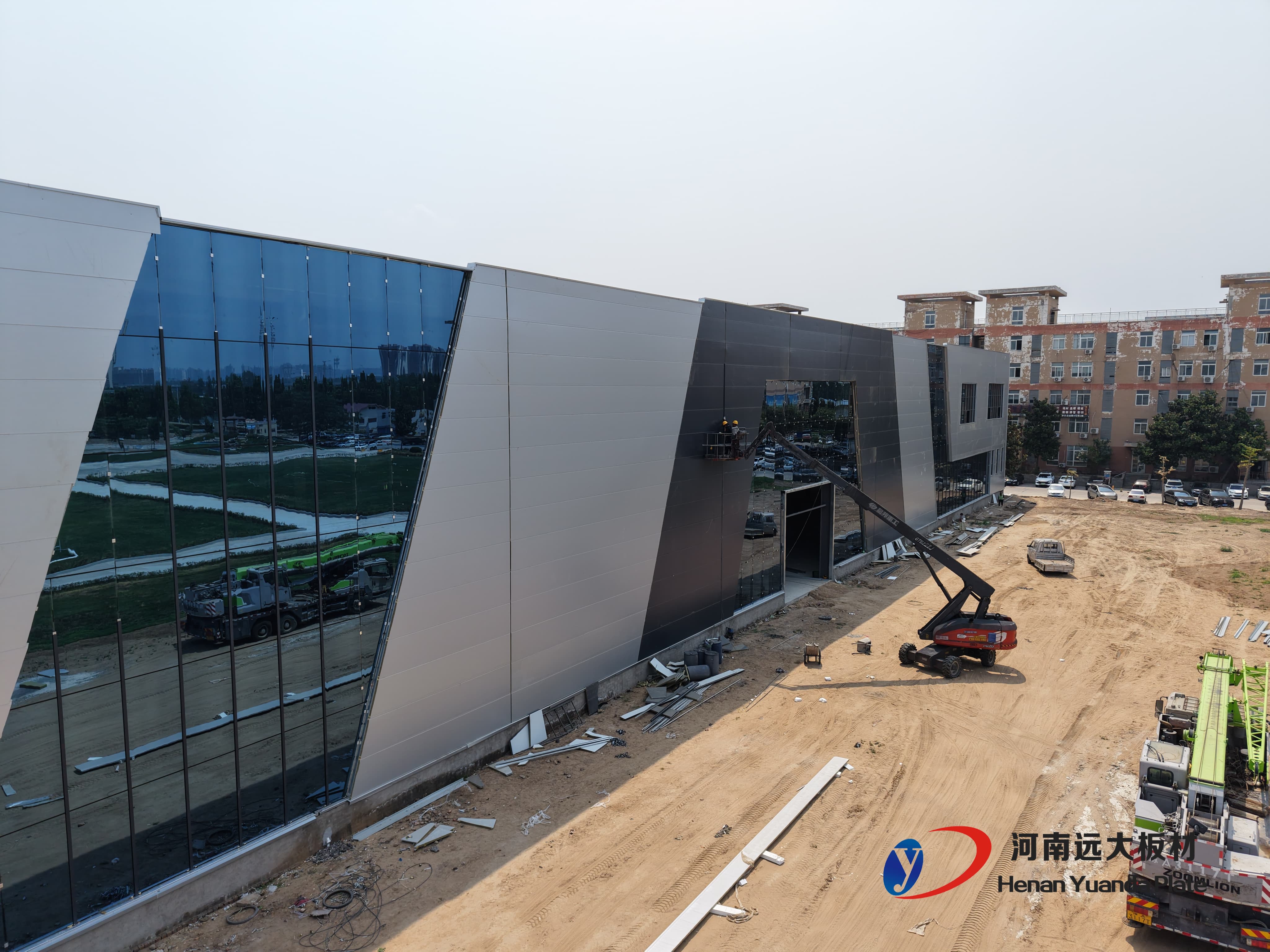 傳統板材VS聚氨酯夾芯板：在建筑效率與能耗上，差距竟然這么大！(圖1)