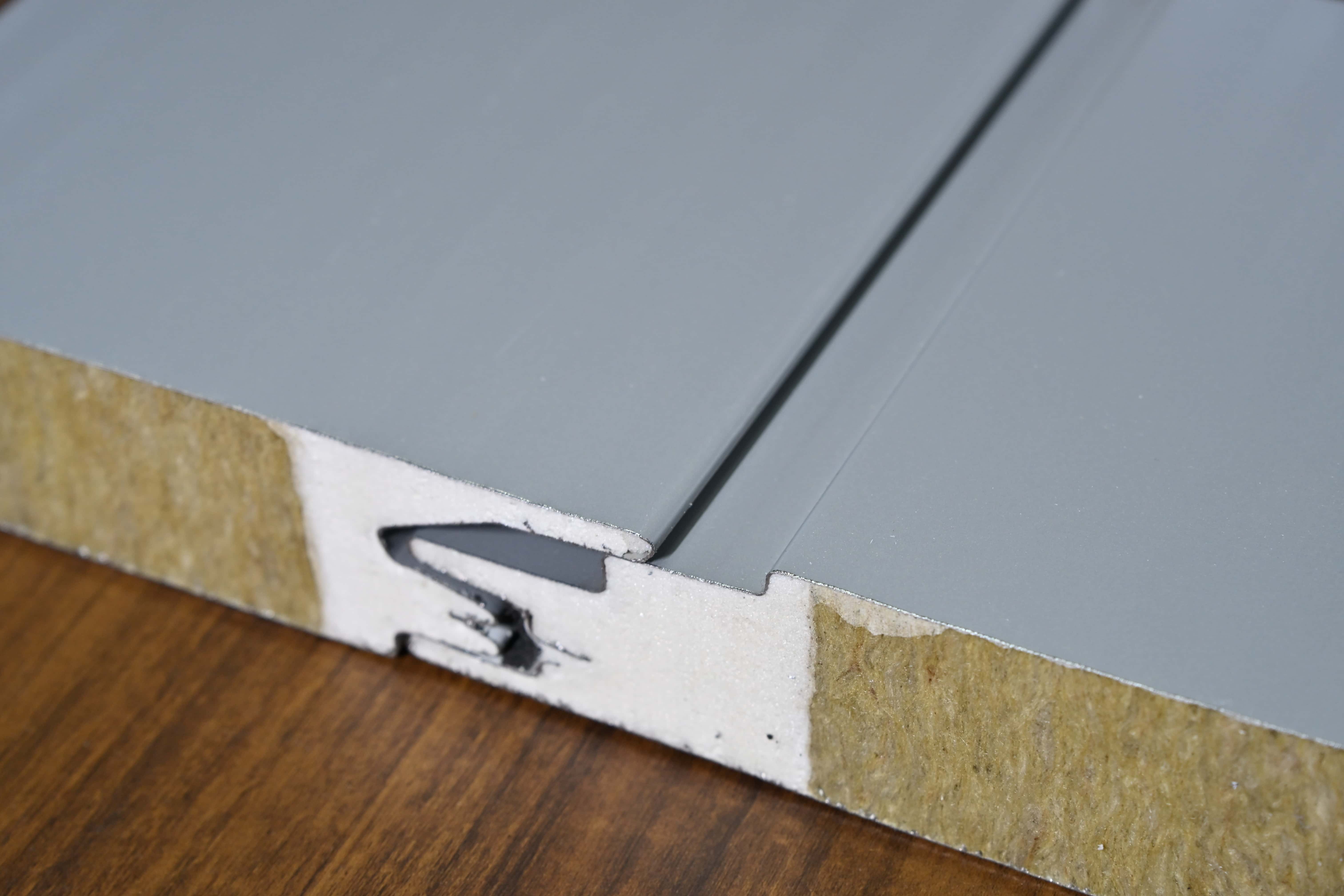 工業廠房預算告急？聚氨酯夾芯板快速安裝，幫你輕松省錢！ 時間就是金錢，速度就是效益！(圖1)