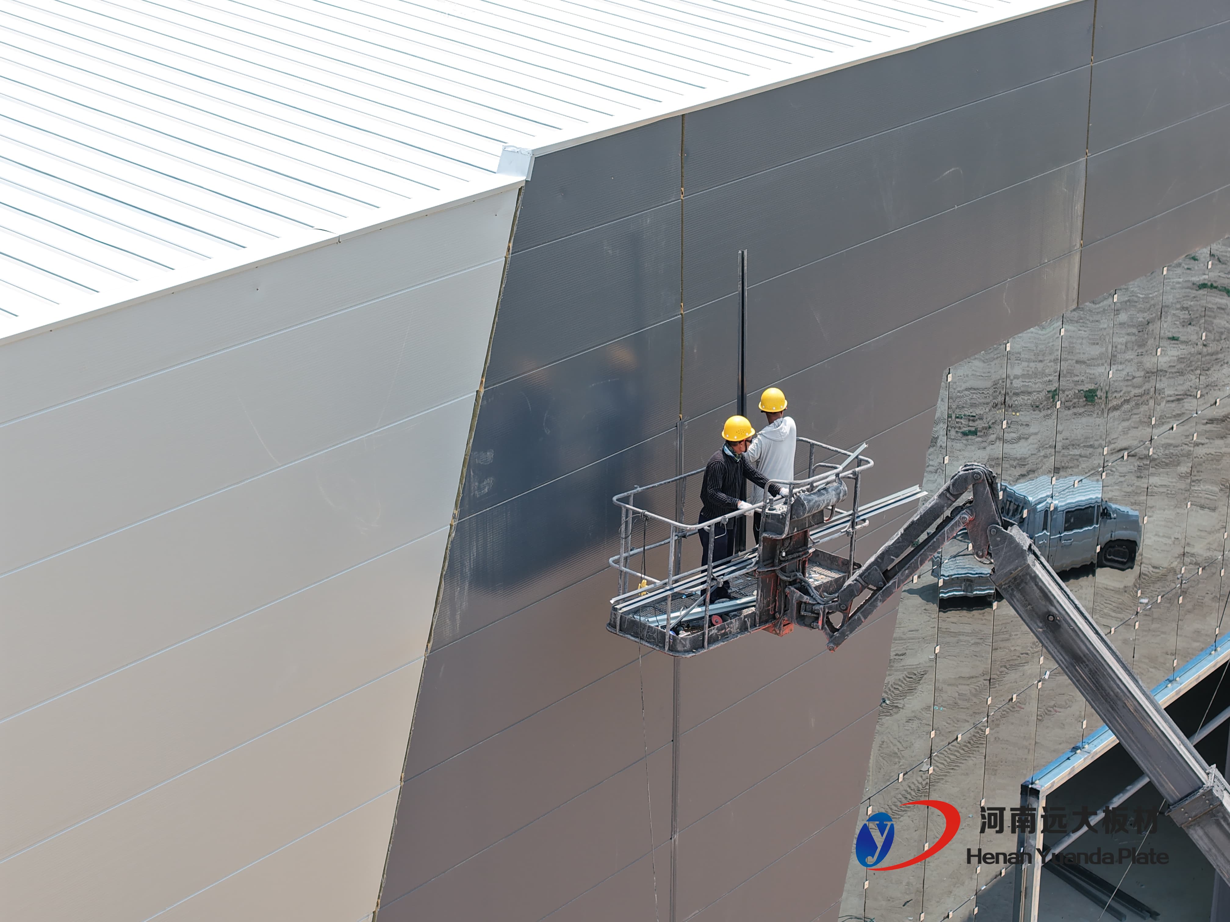 工業廠房預算告急？聚氨酯夾芯板快速安裝，幫你輕松省錢！ 時間就是金錢，速度就是效益！(圖2)