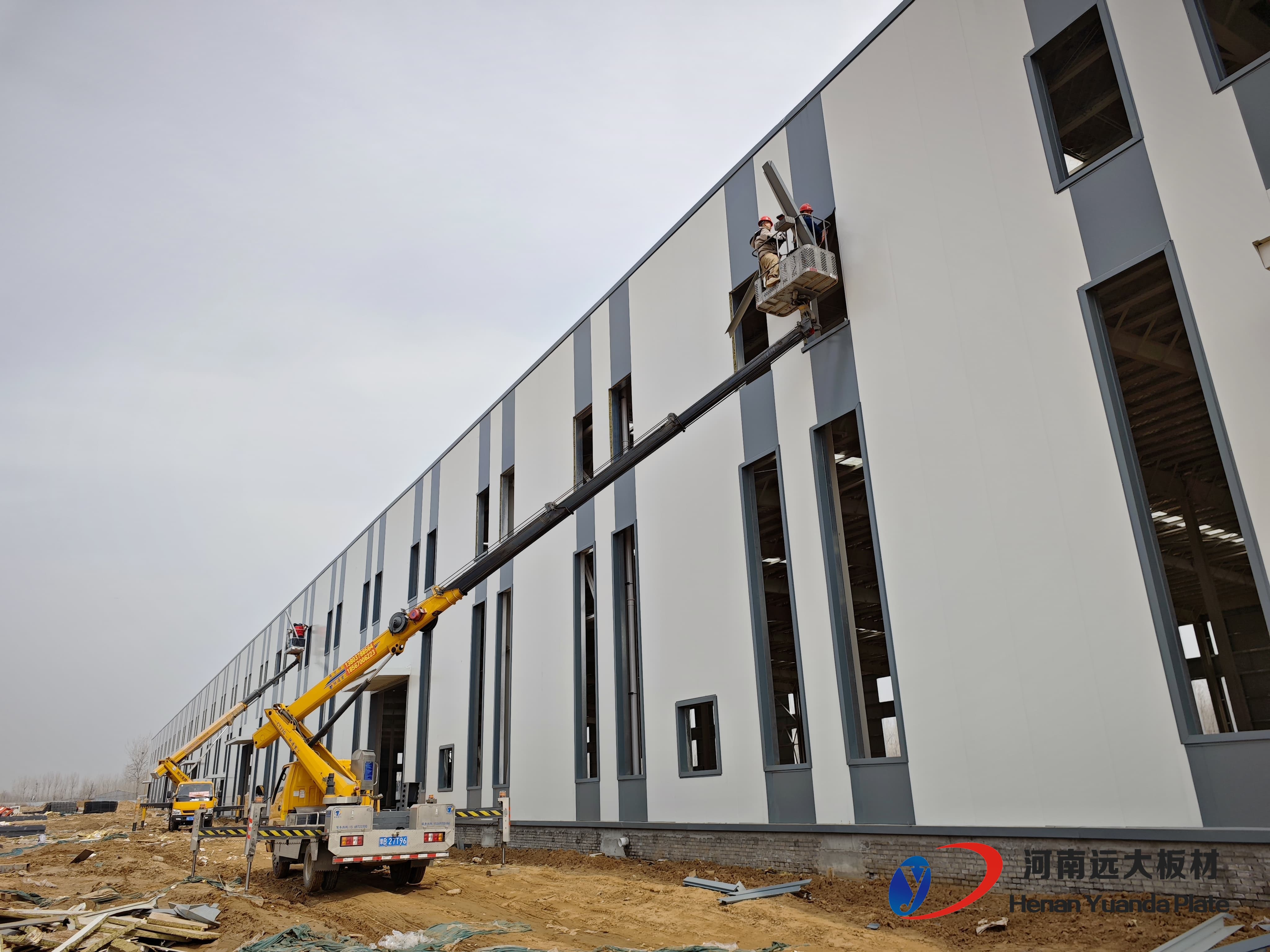 工業廠房預算告急？聚氨酯夾芯板快速安裝，幫你輕松省錢！ 時間就是金錢，速度就是效益！(圖3)