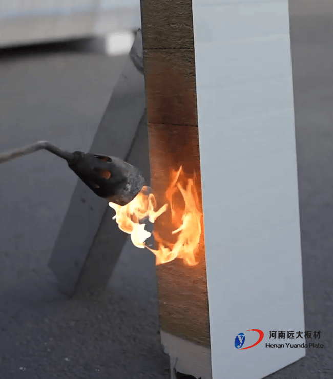 效率與性能的平衡之選:解析聚氨酯夾芯板為何主導工業建筑圍護系統(圖2) 效率與性能的平衡之選:解析聚氨酯夾芯板為何主導工業建筑圍護系統(圖2)